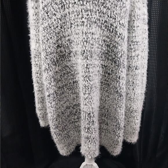 LANE BRYANT! WHITE & BLACK MARLED, FLUFFY, FULL OPEN CARDIGAN SWEATER! SZ 22/24 - Picture 7 of 11
